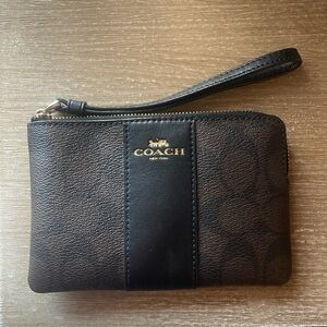 Small Coach wristlet chocolate brown EUC